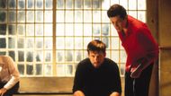 Benicio del Toro as Fred Fenster (Red Shirt) in The Usual Suspects | Image via Netflix